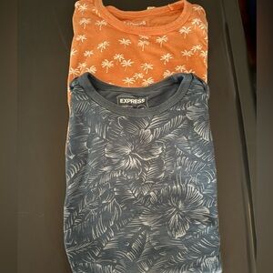 Express men’s floral/Caribbean t-shirts.